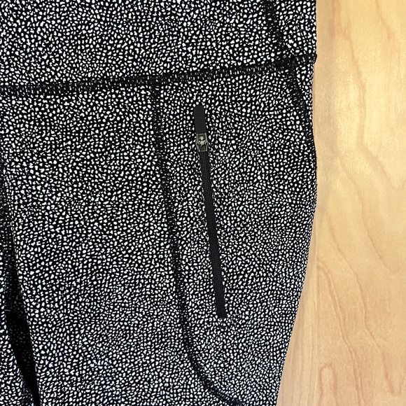 Lululemon leggings - Picture 7 of 10